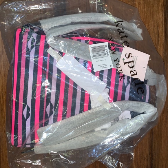 HP! 🎒👄 NWT KATE SPADE LIPS MEDIUM BACKPACK - Picture 6 of 11